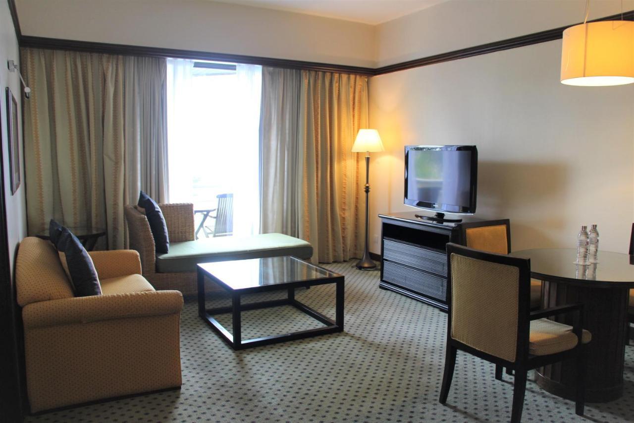 Miri Marriott Resort & Spa Zewnętrze zdjęcie A living room in a suite