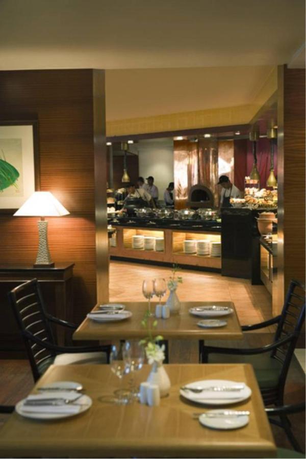 Miri Marriott Resort & Spa Zewnętrze zdjęcie The Club Lounge at KLIA