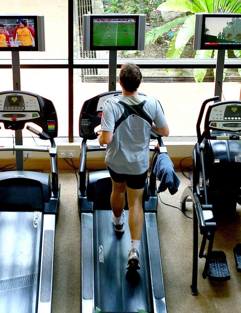 Miri Marriott Resort & Spa Zewnętrze zdjęcie A treadmill in use