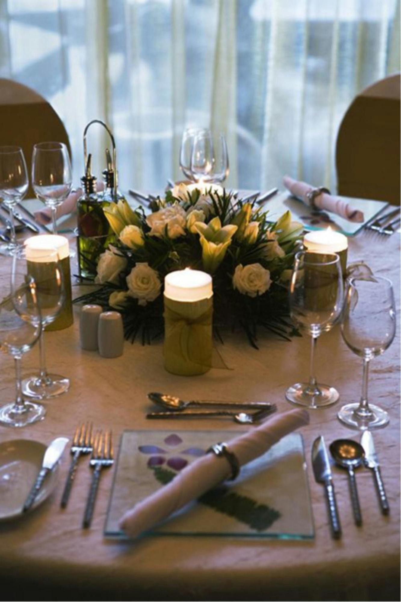 Miri Marriott Resort & Spa Restauracja zdjęcie A table set for a formal dinner