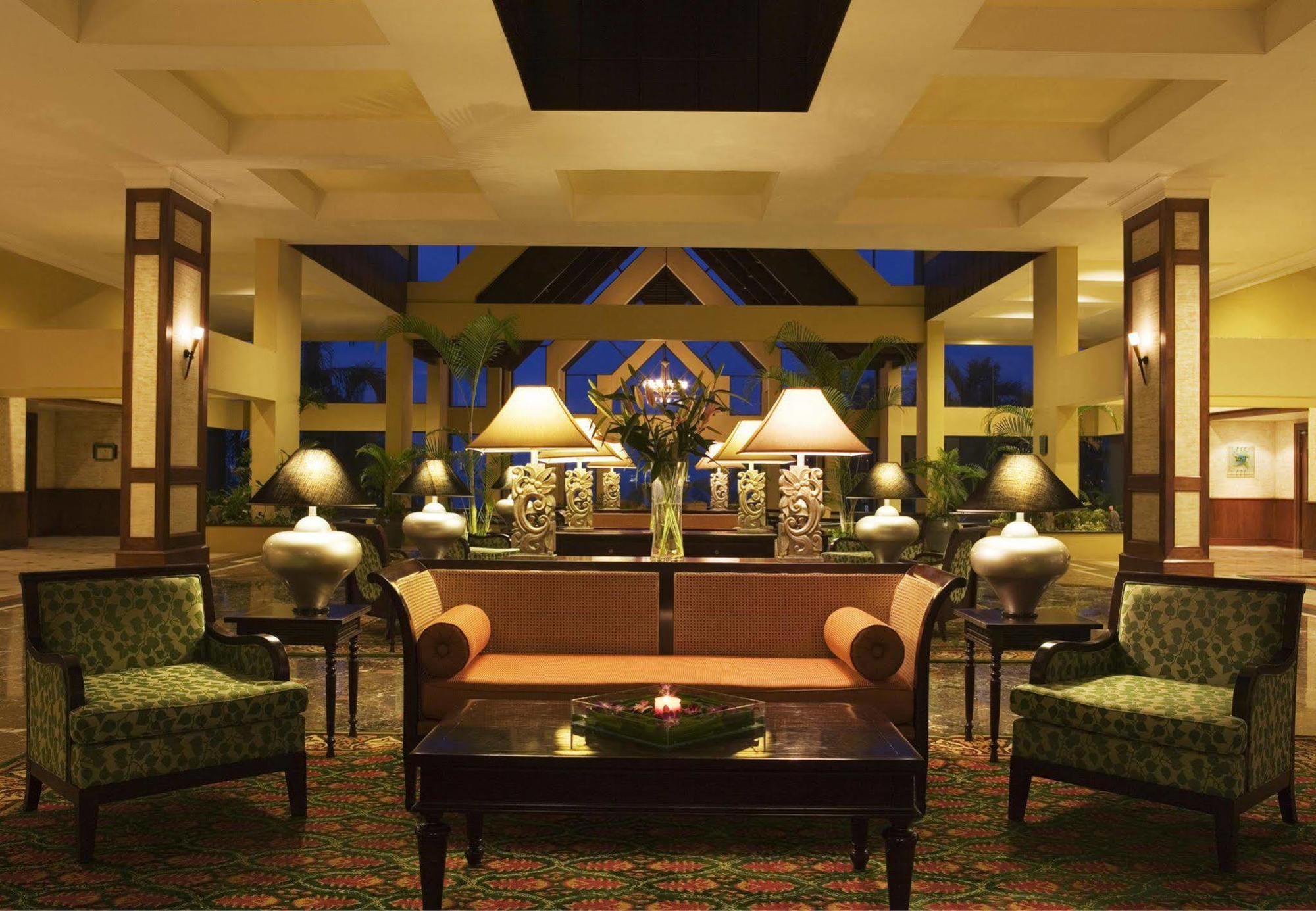 Miri Marriott Resort & Spa Wnętrze zdjęcie The lobby of the hotel
